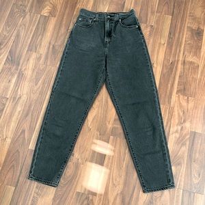 Women’s Levi’s High Loose Taper. Size W25 L29
